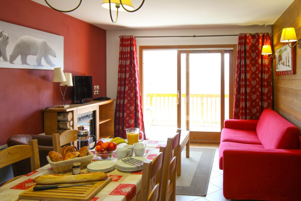 Apartment La Niche living dining area