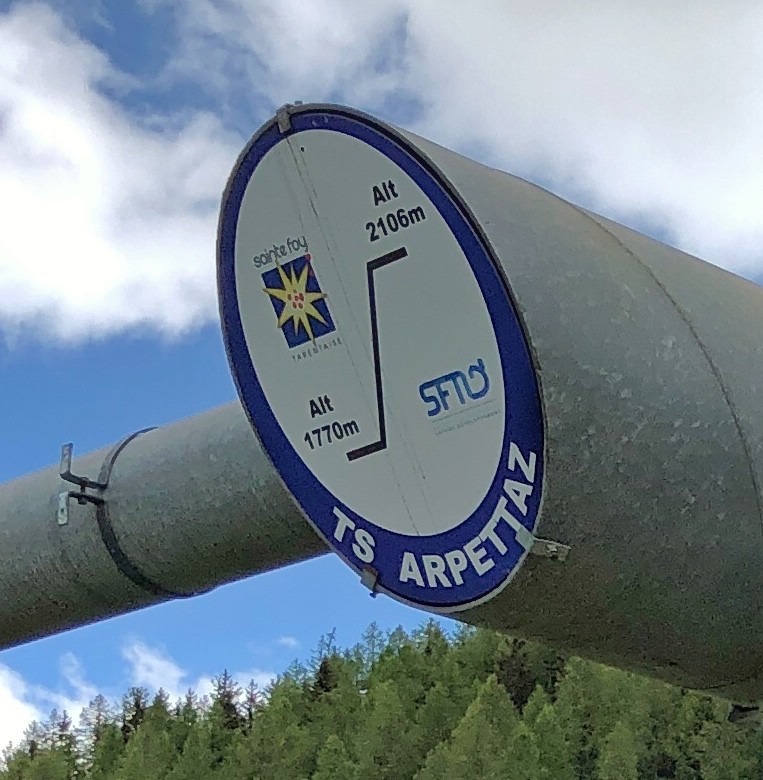 Arpettaz chairlift sign in Sainte Foy