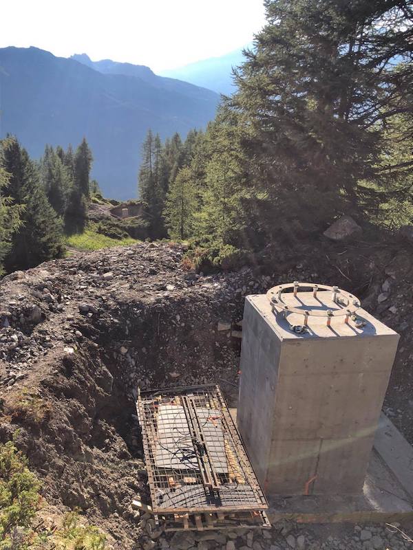 New Arpettaz chairlift on Sainte Foy pylon foundations