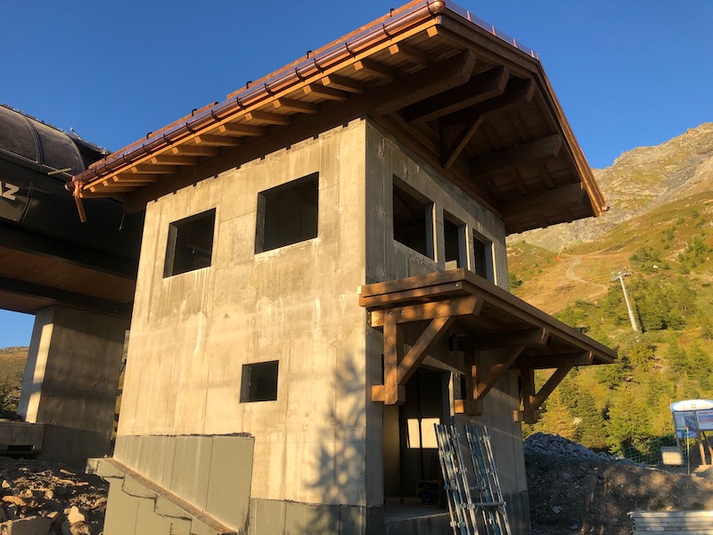 New Lifties hut at the top of the Arpettaz chairlift in Sainte Foy