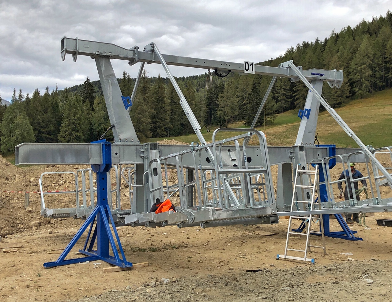 Constructing the overhead gantry and gallery wheels for the pylons on the new Arpettaz chairlift in Sainte Foy