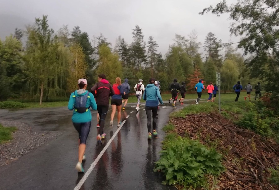 Tarentrail Running Club warming up in the rain