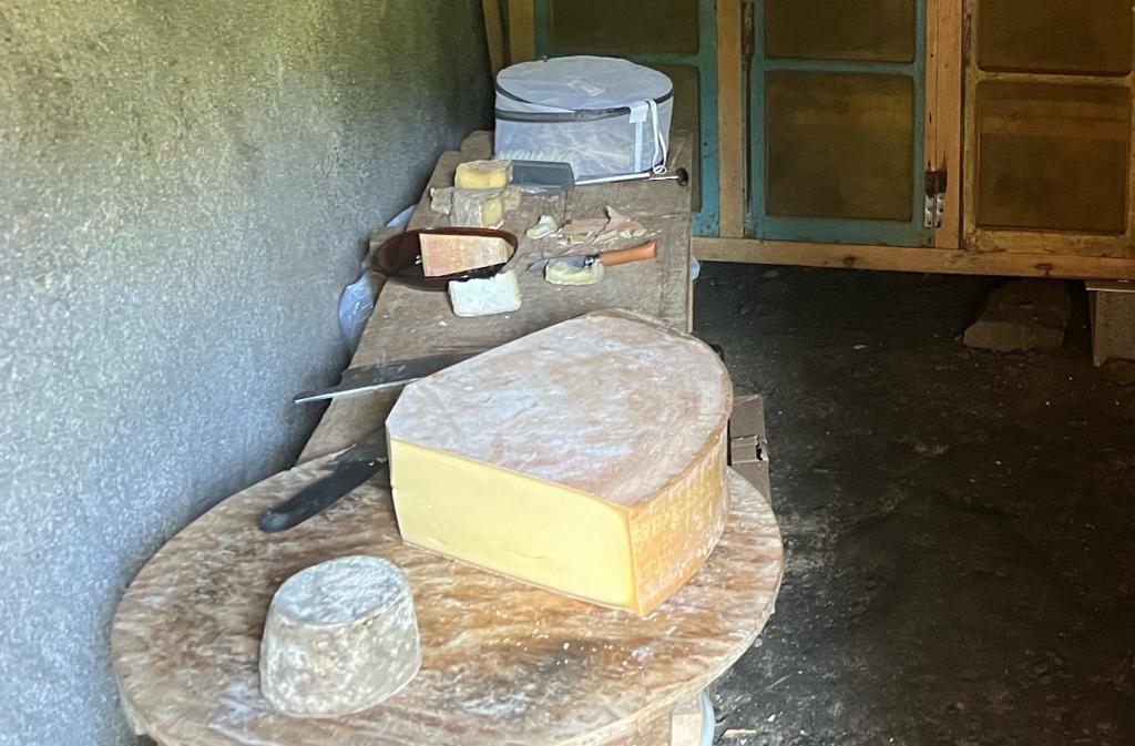 Fromages for sale in Le Monal