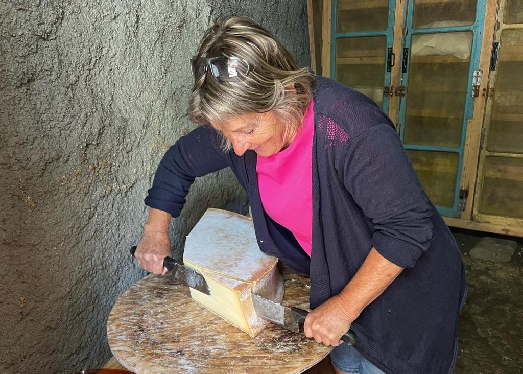 Coupage du fromage in Sainte Foy
