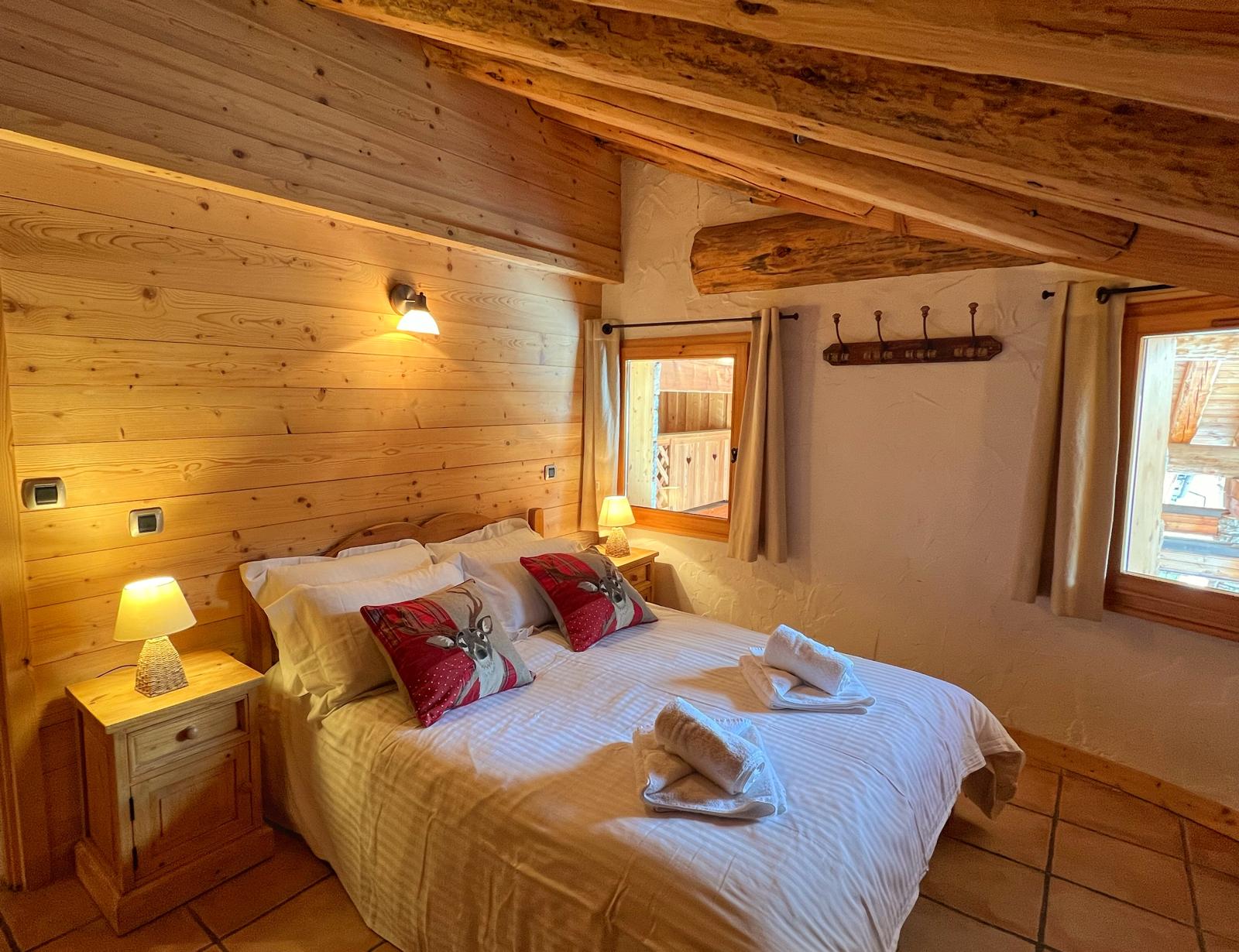 Le Refuge_Sainte Foy_Double Bedroom_ensuite