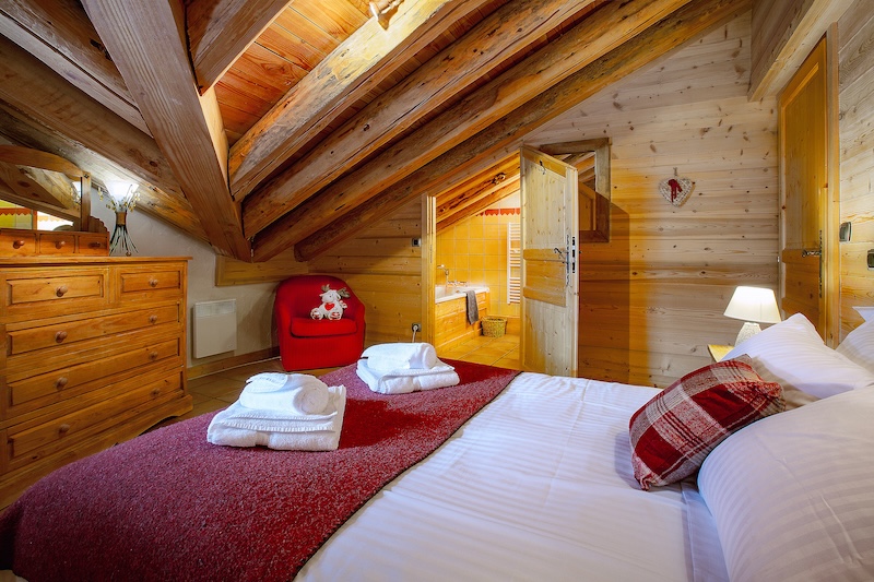 Chalet Le Refuge_Sainte Foy Tarentaise Ski Resort_Bedroom 1a_Ski holiday accommodation